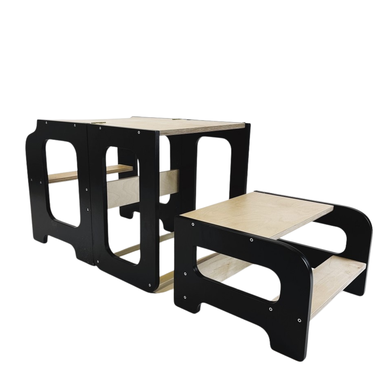 Læringstårn i træ, sort og naturfarvet